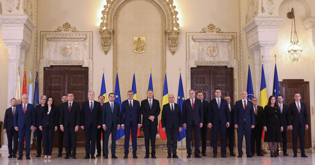 Guvernul finalizează reforma administrației și pachetul de relansare economică Luni, 16 februarie, Guvernul României a anunțat finalizarea reformei administrației centrale și locale alături de un pachet de relansare economică, ce urmează să fie adoptat prin ordonanță de urgență după finalizarea avizelor necesare