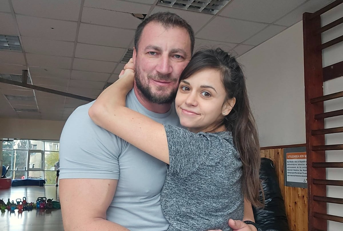 Pensiunea lui Marian Godină din Brașov, un refugiu modern cu iz de tradiție Marian Godină, cunoscutul polițist și autor, a realizat o transformare remarcabilă a unei case vechi din Brașov, transformând-o într-o pensiune modernă care îmbină rusticitatea cu confortul contemporan