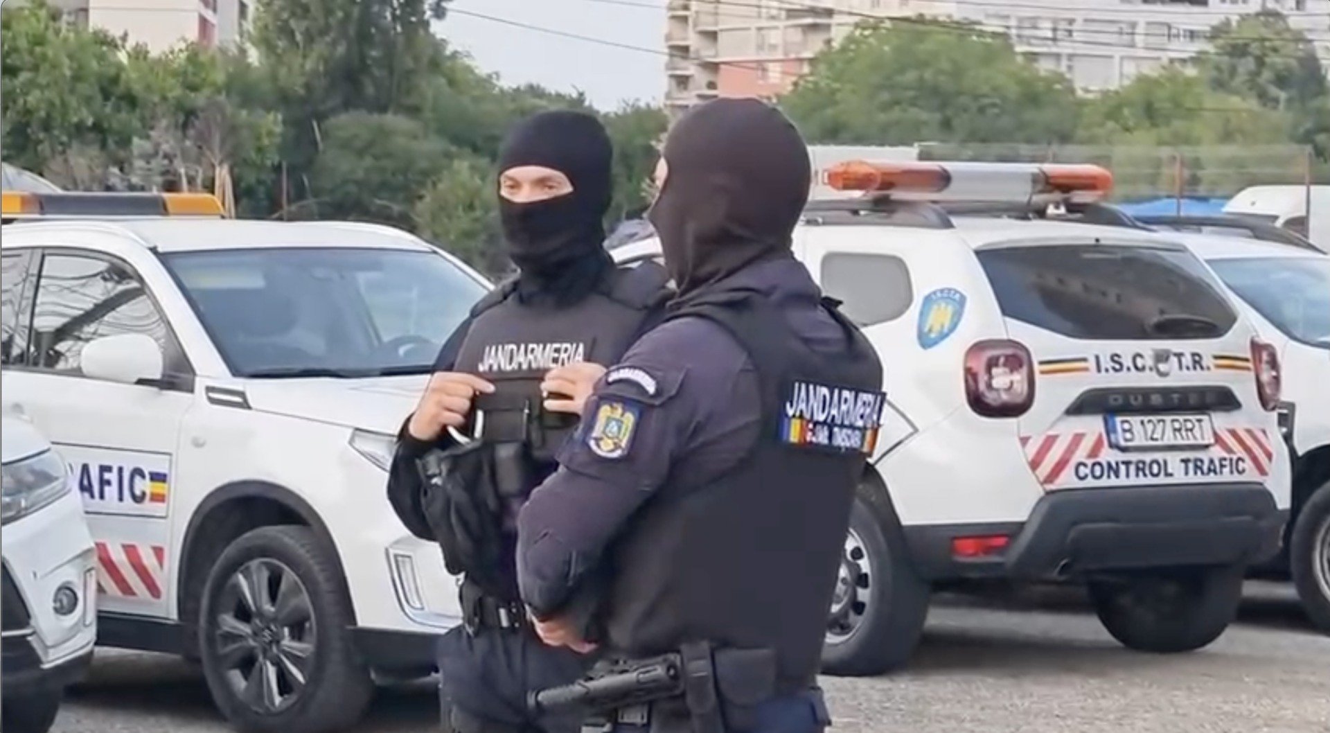 Procurorii Direcţiei Generale Anticorupţie (DNA) au descins marți la sediul Consiliului Județean Bacău, într-un dosar care vizează atribuirea unui contract de infrastructură rutieră cu fonduri europene, deschizând astfel o nouă filă în lupta contra corupției în administrația locală