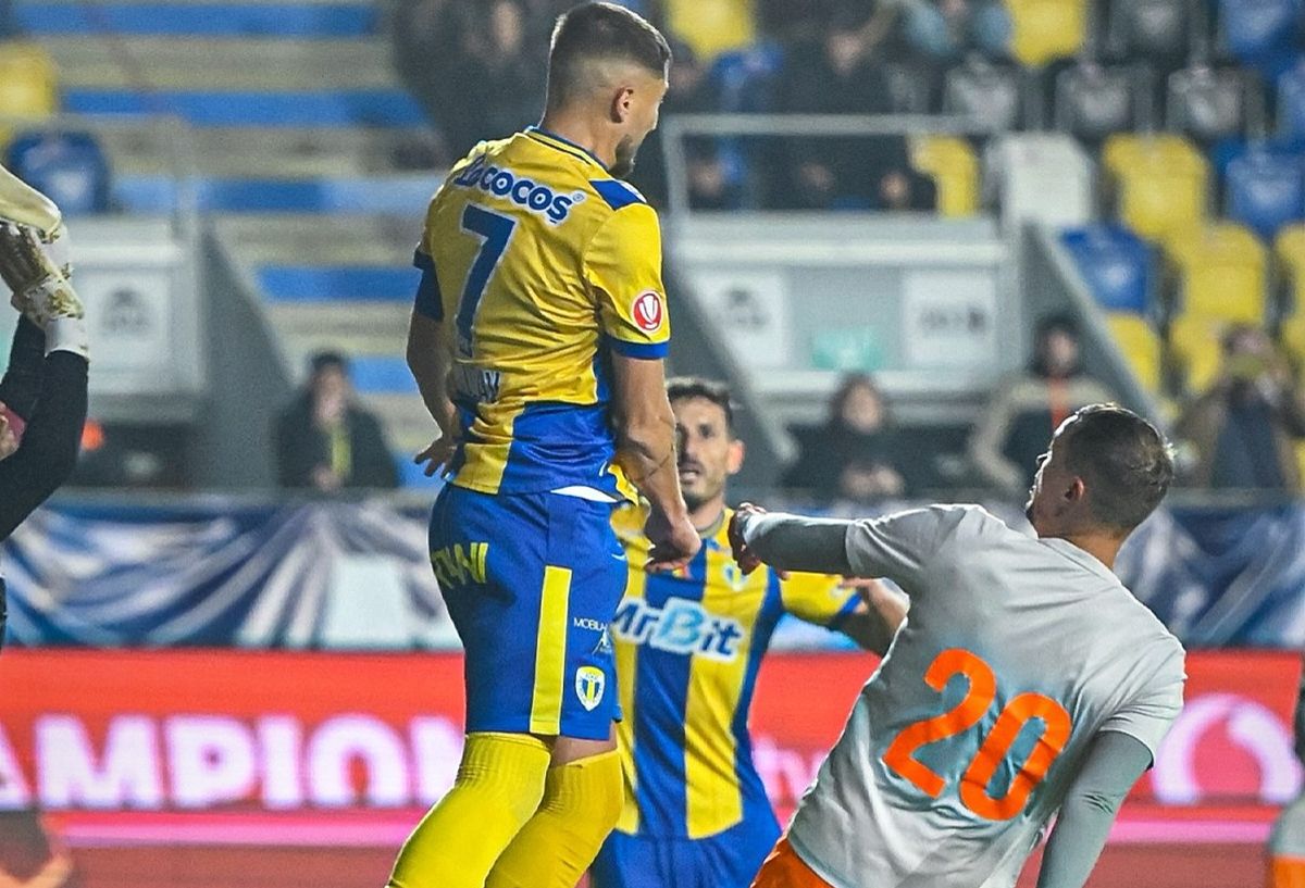 Petrolul Ploiești și Unirea Slobozia, într-un duel al supraviețuirii Astăzi, de la ora 16:00, Petrolul Ploiești primește vizita formației Unirea Slobozia pe stadionul „Ilie Oană” din Ploiești, în cadrul etapei a 25-a din Superliga României