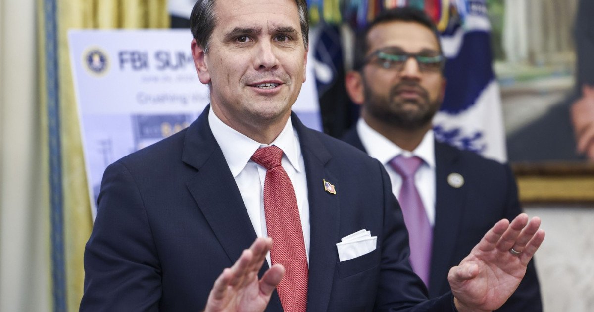 Departamentul american al Justiției nu va aduce noi acuzații în cazul Epstein Într-o declarație recentă, Departamentul american al Justiției a confirmat că nu intenționează să deschidă noi proceduri judiciare în cazul controversat al infractorului sexual Jeffrey Epstein