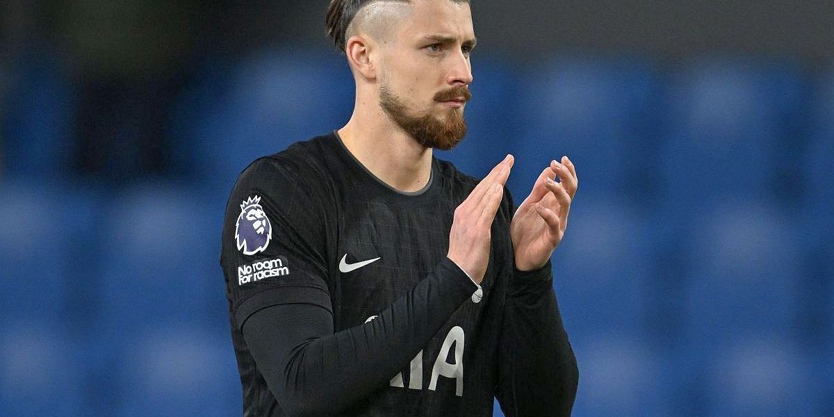 LIVE Radu Drăgușin este titular în Tottenham