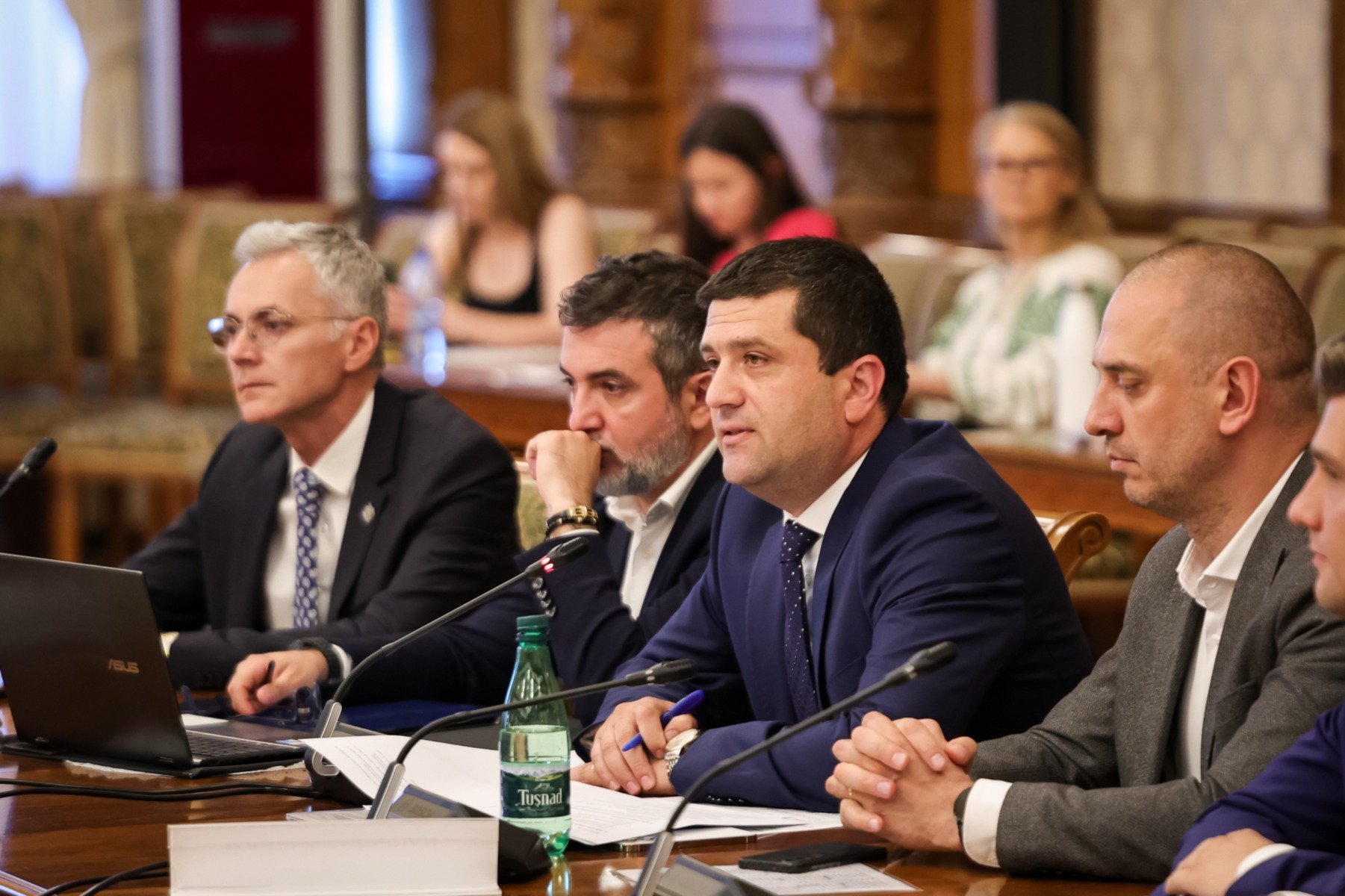 Investigații în clubul CSA Steaua pentru gestiune financiară suspectă Într-o blondă alertare despre modul în care sunt gestionate fondurile clubului sportiv aflat sub tutela Armatei Române, ministrul Apărării, Radu Miruță, a confirmat joi seara, într-o intervenție la Digi24, că autoritățile încep să clădească un tablou mai clar al situației financiare de la CSA Steaua