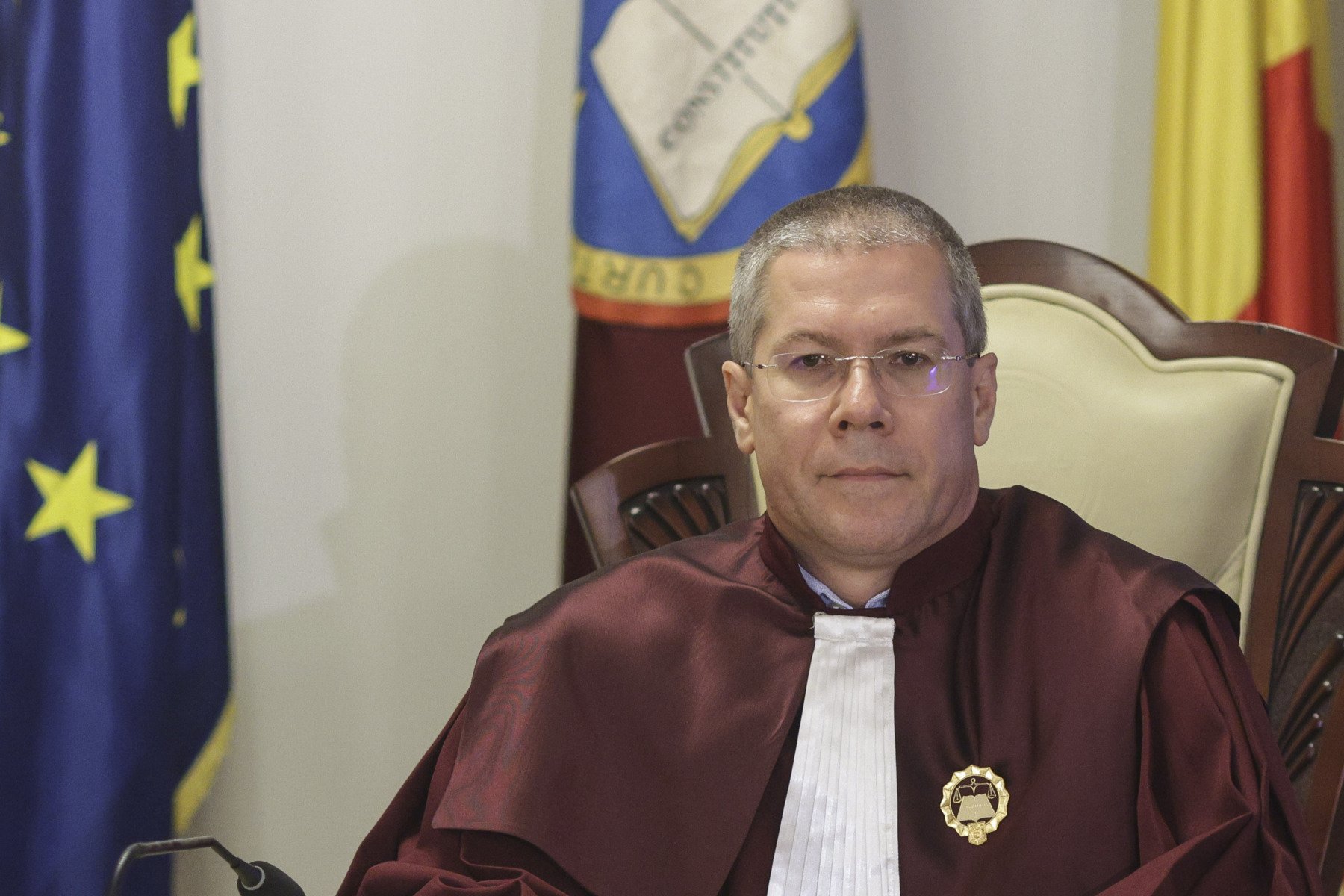 Judecătorul CCR Dacian Dragoș, adesea pe scenele de deliberare ale Curții Constituționale, a ieșit recent în atenția publicului, dar nu în mod obișnuit