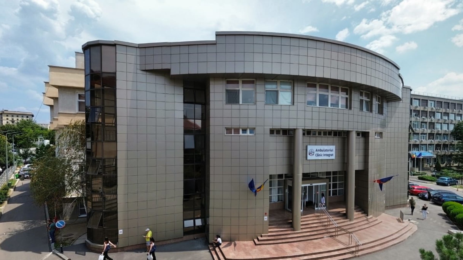 Spitalul Militar din București a achiziționat recent trei roboți medicali Versius pentru o sumă impresionantă, peste 10 milioane de euro, o investiție ce ridică semne de întrebare privind costurile și transparența în sistemul public de sănătate