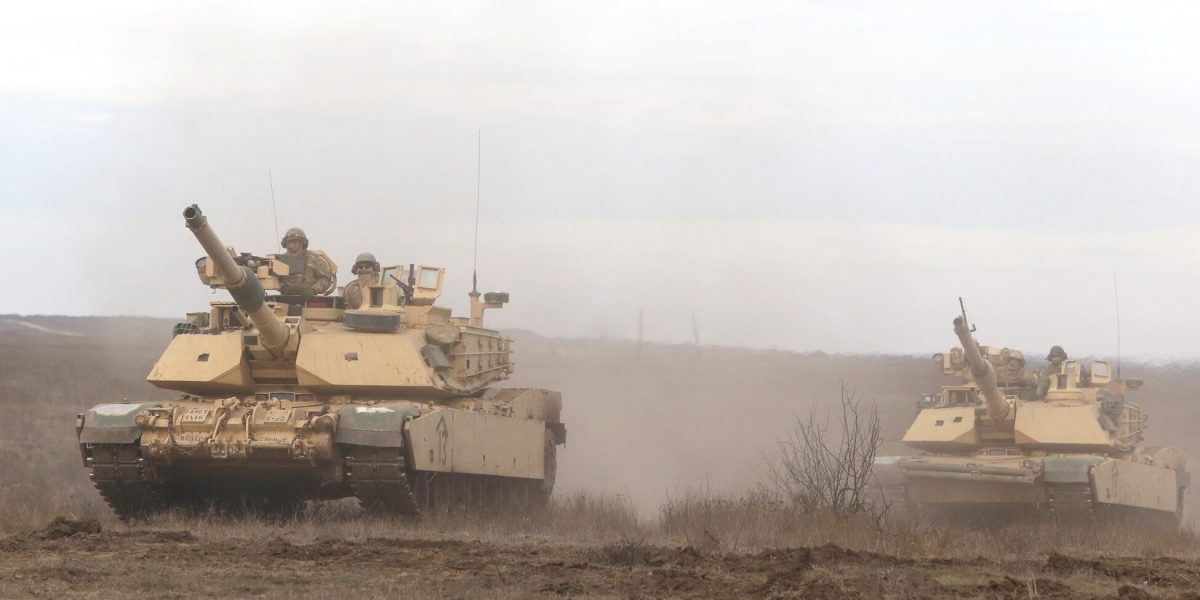 Tancuri-Abrams-la-Poligonul-Smardan-e1770293355555.jpg - ReactMedia