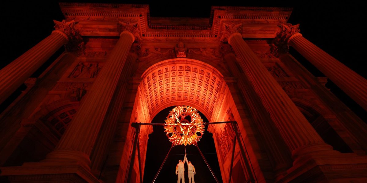 Al via i Giochi Olimpici, Tomba e Compagnoni gli ultimi tedofori