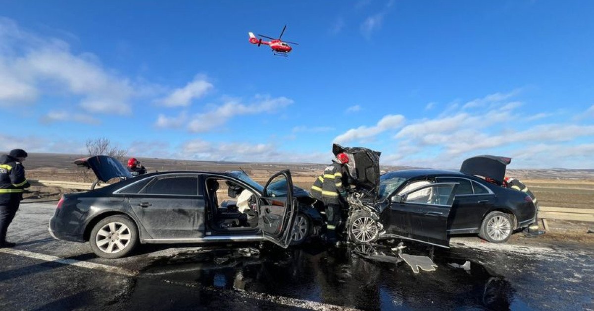 Accident tragic în Iași: Două vieți pierdute, inclusiv a unei femei însărcinate Marți, pe DN 24, în județul Iași, un accident rutier deosebit de grav a dus la decesul a două persoane, printre care se numără și o femeie însărcinată