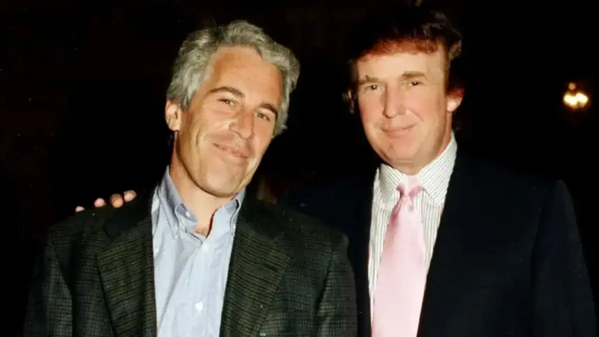 Trevor Noah, prezentatorul Galei Grammy din acest an, a stârnit controverse cu o observație acidă despre fostul președinte Donald Trump, în contextul congratulării acordate artistei Billie Eilish