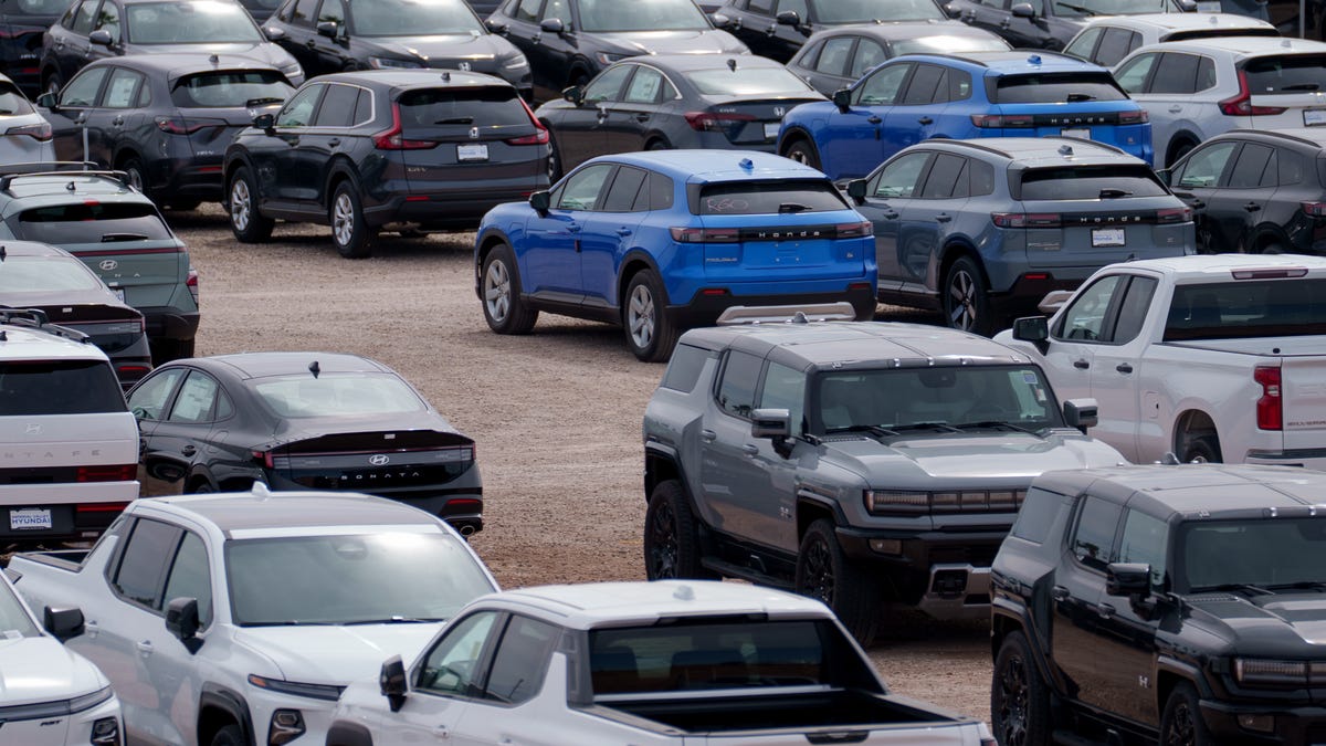 Vânzările de mașini electrice second-hand explozive în 2025 Vânzările de vehicule electrice second-hand au înregistrat o explozie în ultimele luni, în ciuda declinului semnificativ al achizițiilor de modele noi, după încetarea stimulentelor federale