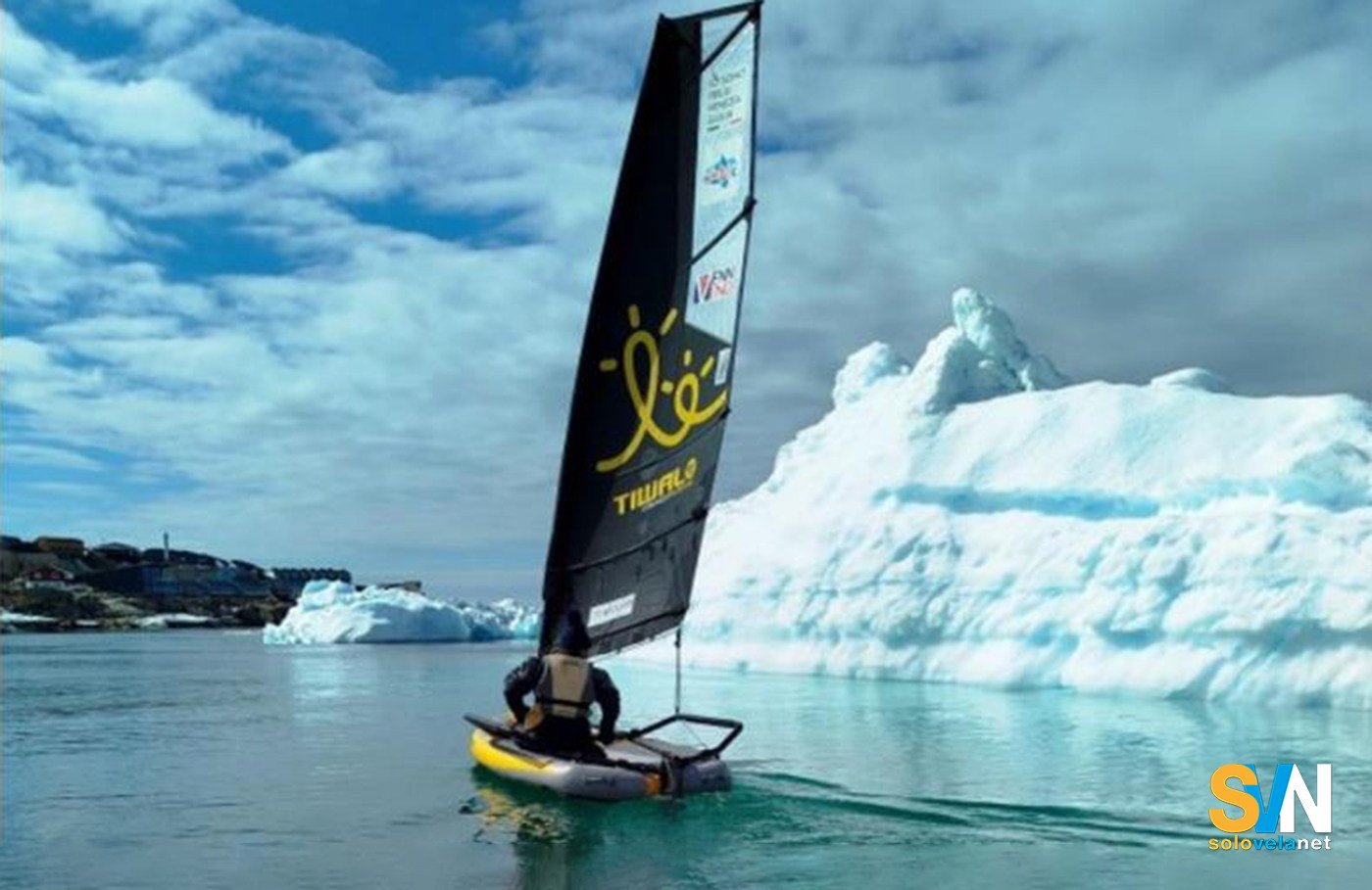 Vela care îmbină explorarea și spiritualitatea: un Grand Tour pe valuri Cei doi velisti friulani, Manuel Vlacich și Franco Deganutti, vor porni în 2026 într-o expediție impresionantă, traversând celebrități ale geografiei mondiale: de la fiorul sacru al Gangelui până la clasicul Tamigi, având în final ca destinație Strâmtoarea Bering