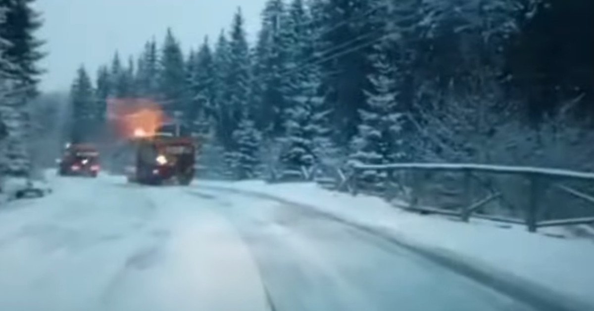 Restricții de circulație pe DN1 din cauza viscolului Centrul Infotrafic din cadrul Inspectoratului General al Poliției Române a anunțat marți seară restricționarea circulației pe DN1, sectorul Nistorești – Azuga, pentru vehiculele cu masa totală maximă mai mare de 7,5 tone