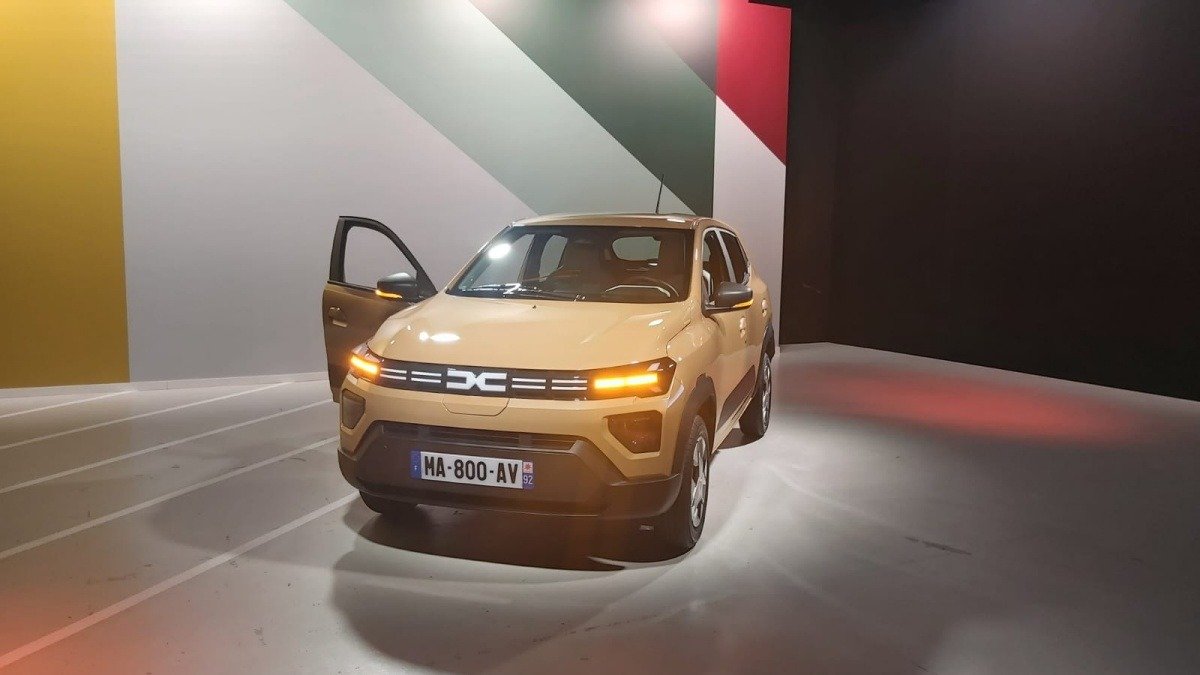 Dacia lansează un program voluntar de plecări, dar motivele nu sunt legate de dificultăți economice Dacia, unul dintre cei mai importanți jucători pe piața europeană a autoturismelor, continuă să își adapteze structura angajaților în contextul transformărilor tehnologice și economice