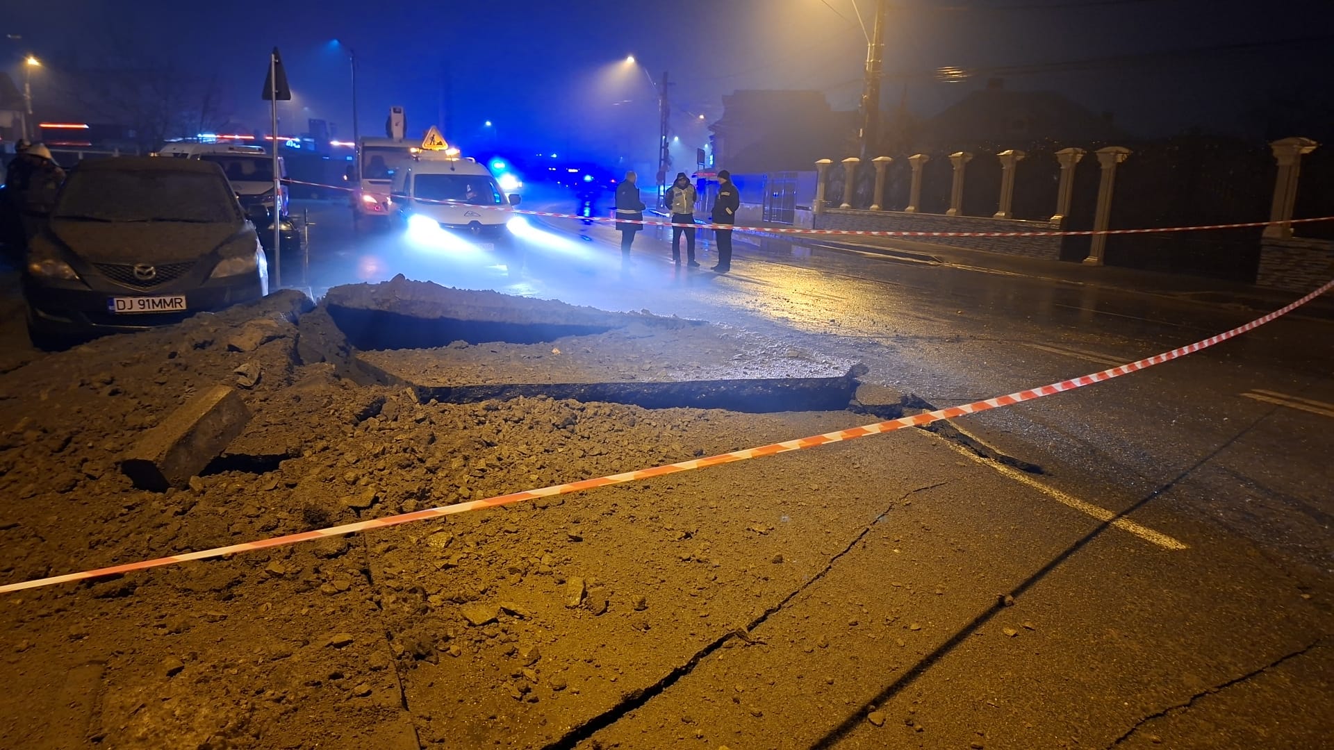 Criza gazului în Craiova: 6 gospodării evacuate după o avarie majoră pe bulevardul Nicolae Romanescu O avarie gravă la o conductă de gaz din municipiul Craiova a declanșat, zilele trecute, o intervenție de amploare a autorităților, iar bilanțul preliminar vorbeste despre evacuarea a șase locuințe și aproximativ 30 de persoane