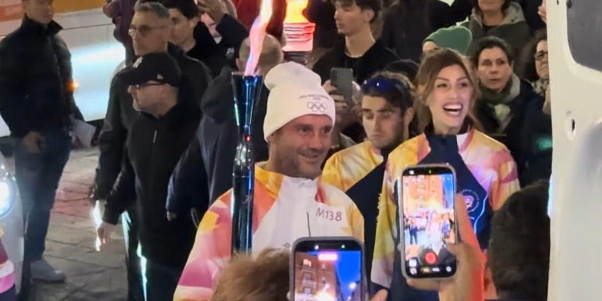 YjdhYmMxYjcwZDNjOWNiZWU2MzA0MzMyN2NlNg.thumb_.jpg - ReactMedia