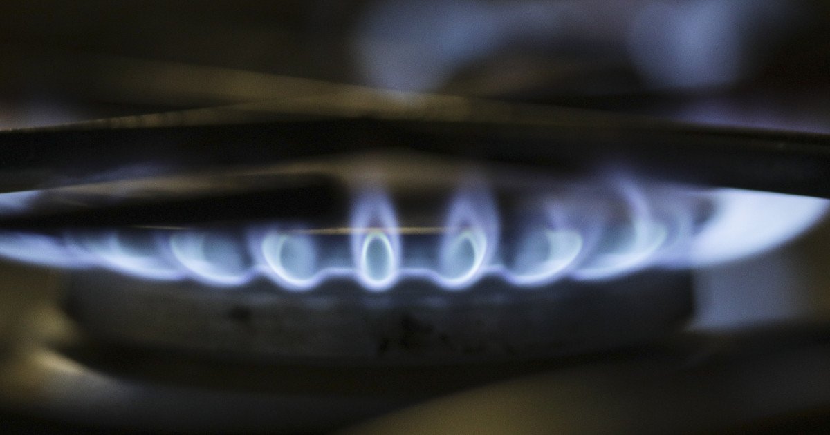 Plafonarea prețurilor la gaze: Măsuri noi după expirare Guvernul român ia măsuri esențiale pentru a proteja consumatorii casnici în contextul expirării plafonării prețurilor la gaze, ce va avea loc pe 31 martie