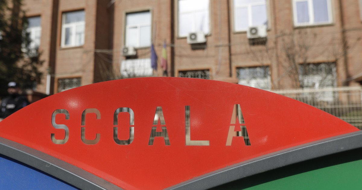 Condiții Meteo Severe Suspendă Cursurile în Brăila Inspectoratul pentru Situaţii de Urgenţă Brăila a decis suspendarea cursurilor cu prezenţă fizică pentru ziua de miercuri, în șapte unități de învățământ din județ, ca urmare a avertizărilor meteorologice extreme