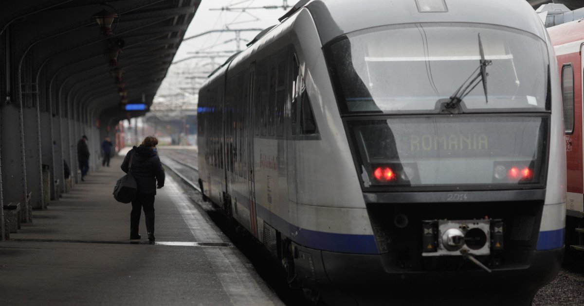 Vagon deraiat în Gara de Nord: Circulația feroviară blocată temporar Traficul feroviar a fost puternic afectat vineri dimineață în Gara de Nord din București, după ce primul vagon al trenului IRN 401, operat de CFR Călători, a deraiat în timpul manevrelor de împingere către depou