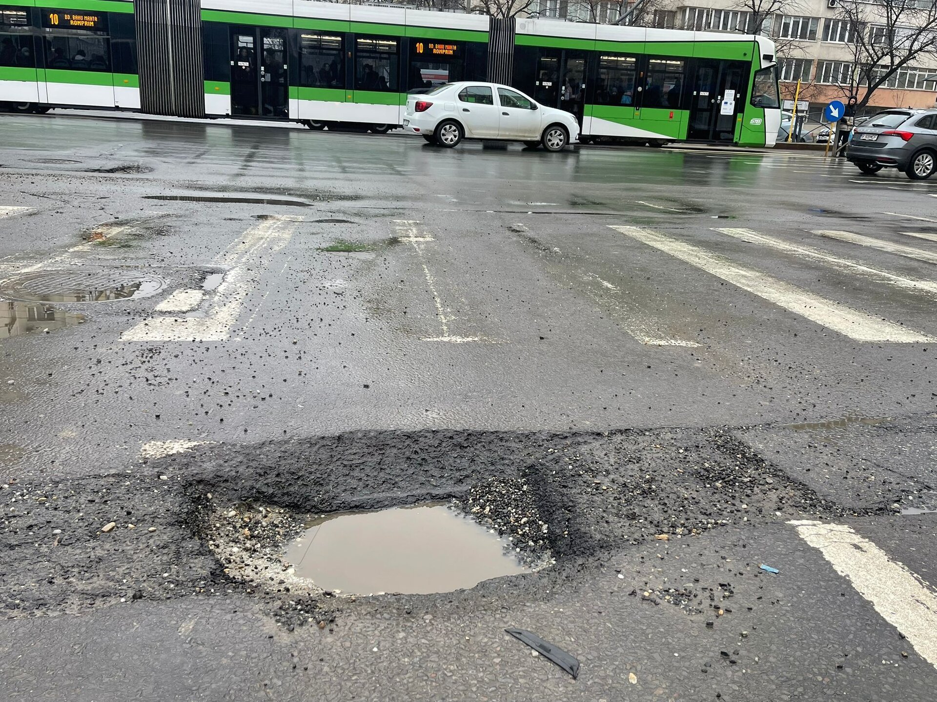 Primăriile din București au primit aproape șase mii de euro după o acțiune de verificare a stării drumurilor publice de către polițiștii Brigăzii Rutiere, în contextul în care infrastructura rutieră a capitalei a fost marcată recent de numeroase probleme