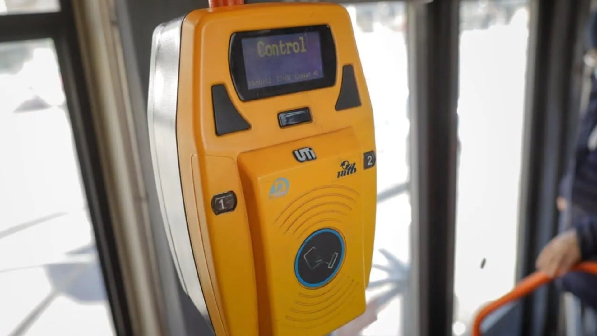 Călătorii fără bilet STB scapă de amenzi dacă au CIE, explică Digi24