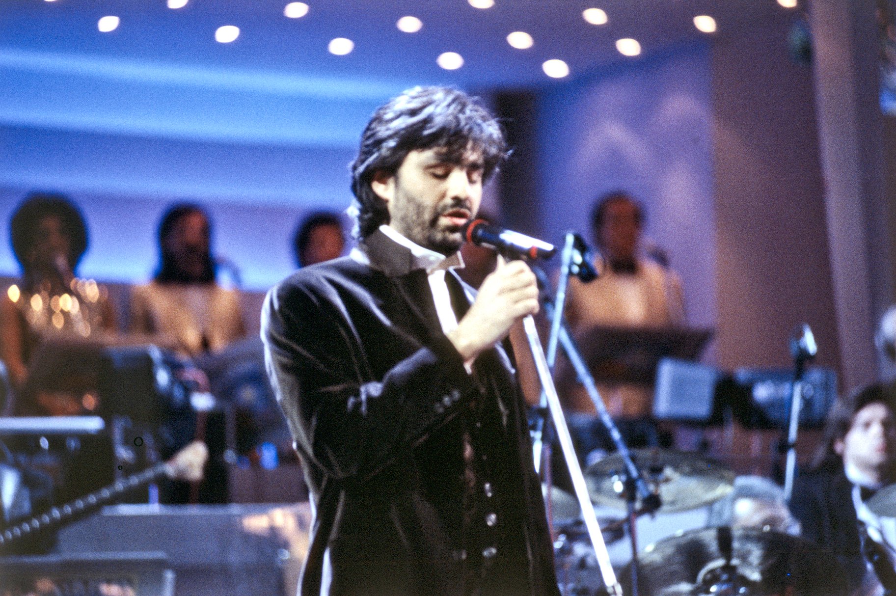 Andrea Bocelli va deschide Ceremonia de deschidere a JO de iarnă 2026 Celebrul tenor italian Andrea Bocelli va fi vedeta Ceremoniei de deschidere a Jocurilor Olimpice de iarnă 2026, programată pe 6 februarie la stadionul San Siro din Milano