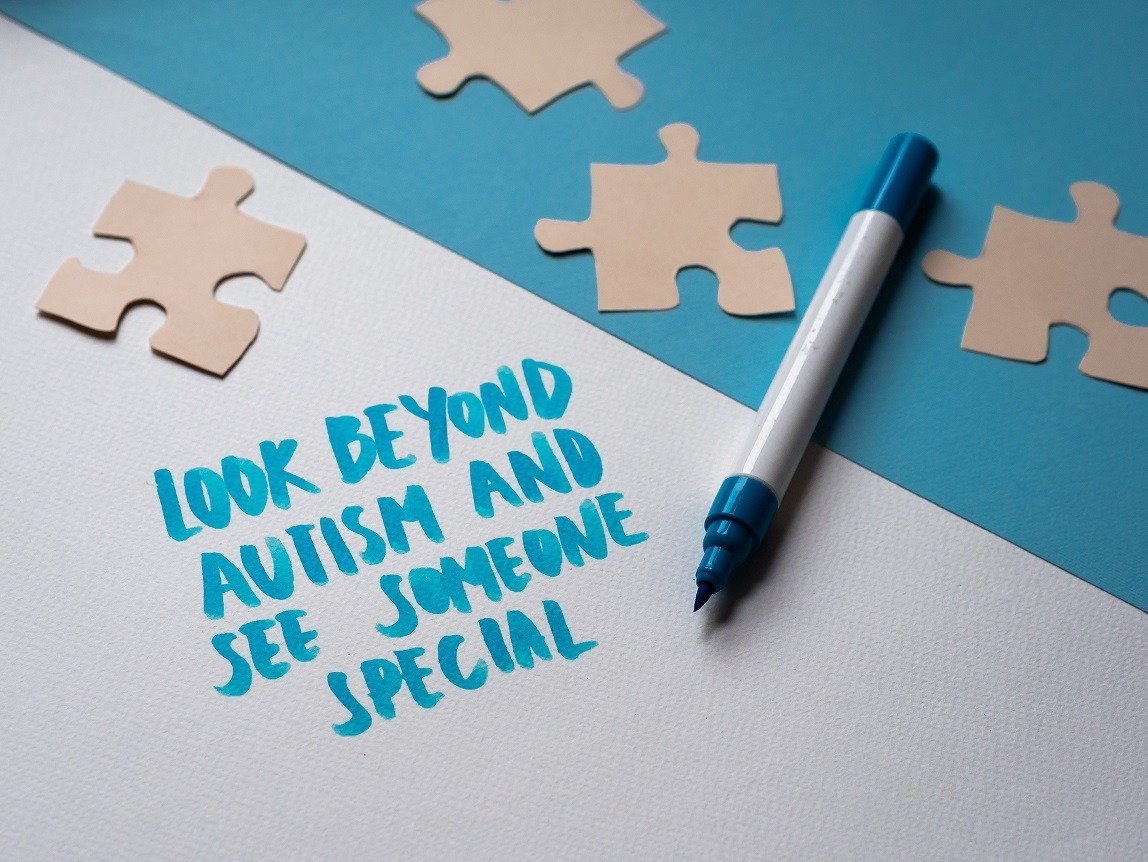 Tineri și adulți cu autism sever din Iași și Târgu Frumos beneficiază de o șansă de incluziune socială și dezvoltare personală, în cadrul unui proiect inovator ce le oferă oportunități de a-și îmbunătăți abilitățile funcționale