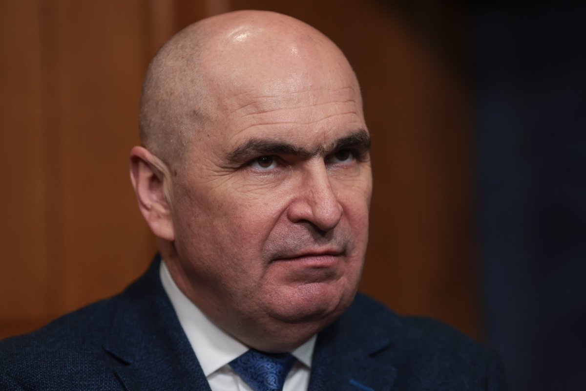 Premierul Ilie Bolojan a anunțat recent că administrația centrală va include un capitol special dedicat Bucureștiului în bugetul național pentru anul 2026, recunoscând astfel dificultățile financiare grave cu care se confruntă capitala