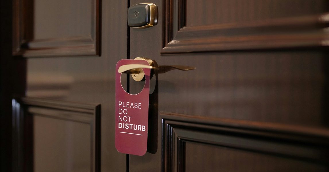 camera-de-hotel-please-do-not-disturb.jpg - ReactMedia