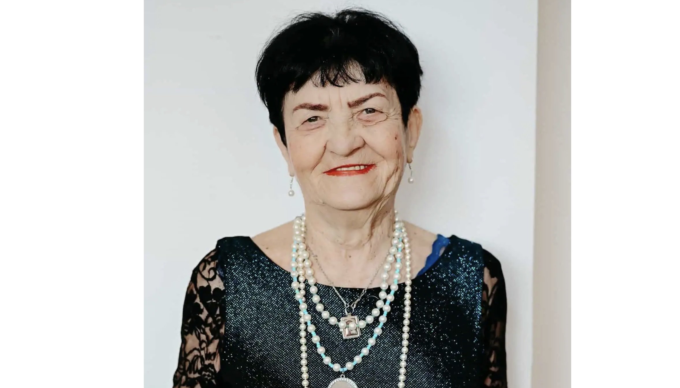 Femeia de 90 de ani care a uimit România: cea mai vârstnică studentă de la Universitatea Babeș-Bolyai O poveste cu adevărat remarcabilă a sosit recent din inima Clujului, unde Amalia-Susana Tușa, cunoscută și sub numele de Lia de către apropiați, a devenit cea mai în vârstă studentă înscrisă în universitățile din țară