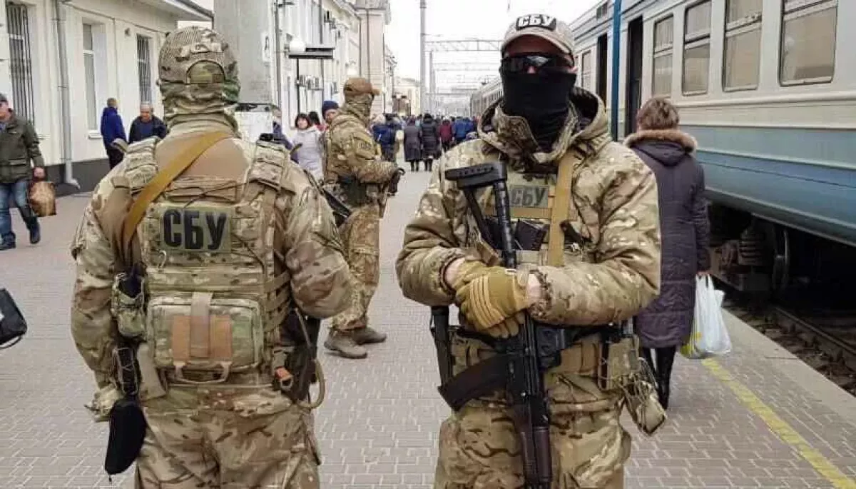 Ucraina: Patru pseudo-bloggeri, arestați pentru divulgarea informațiilor sensibile despre Forțele Armate Serviciul de Securitate al Ucrainei (SSU) a realizat recent o operațiune amplă care vizează divulgarea neautorizată a informațiilor despre desfășurarea și activitățile Forțelor Armate ale Ucrainei
