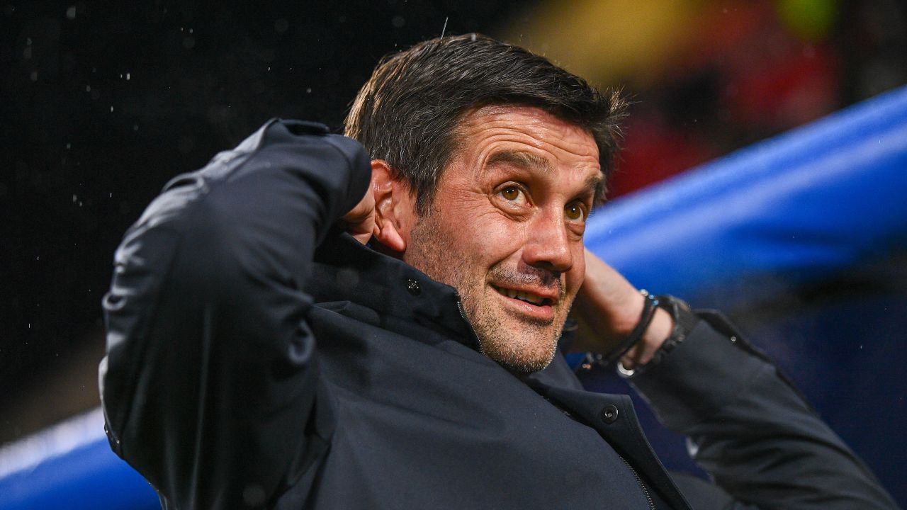 Cristi Chivu, arhitectul unei echipe de succes la Inter Cristi Chivu, fostul fundaș român și actual antrenor al echipei de tineret a Interului, a reușit să transfere un suflu proaspăt în cadrul clubului italian, ridicând echipa pe prima poziție în Serie A