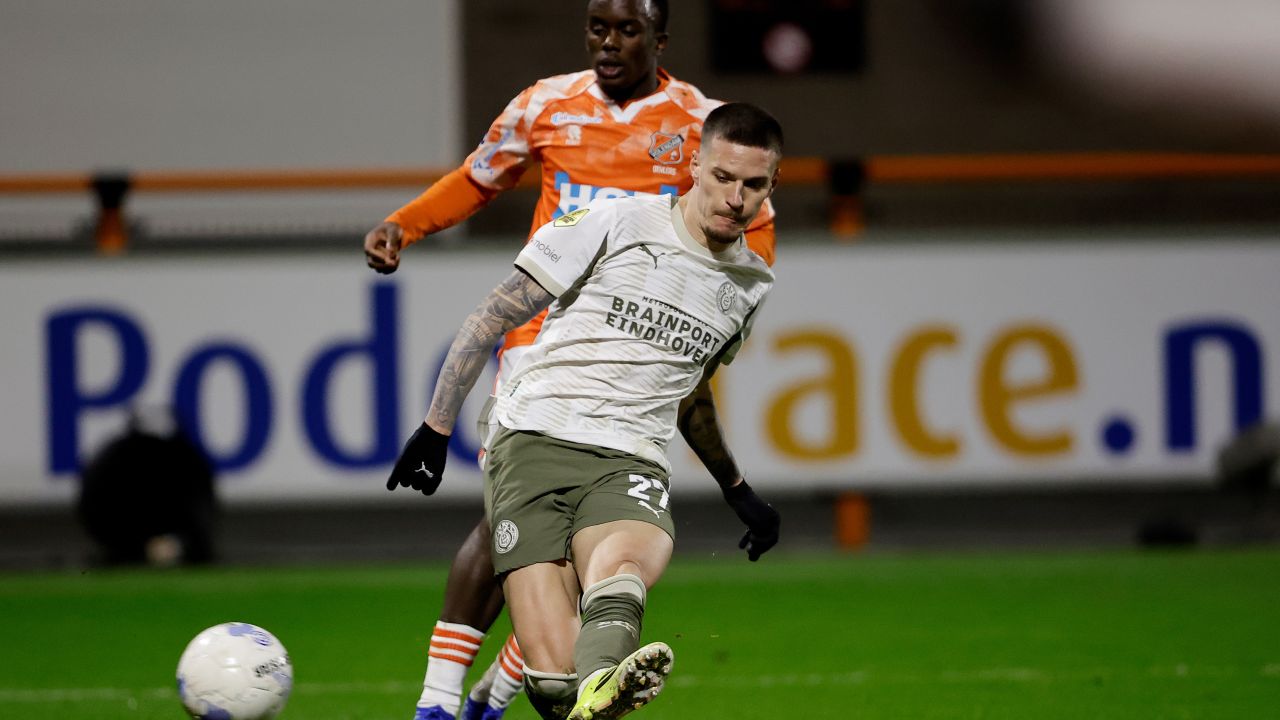 Dennis Man își continuă parcursul strălucit la PSV Eindhoven Atacantul român Dennis Man a reușit să marcheze din nou, consolidându-și statutul de vedetă în echipa olandeză PSV Eindhoven