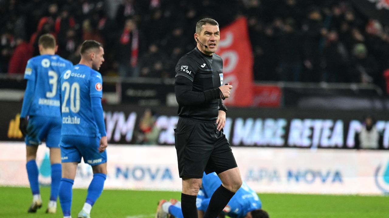 Dinamo și Universitatea Craiova încheie meciul cu o remiză tensionată Duelul dintre Dinamo București și Universitatea Craiova, desfășurat pe Arena Națională, s-a terminat la egalitate, 1-1, într-o atmosferă electrizantă, plină de tensiune și momente de intensitate emoțională