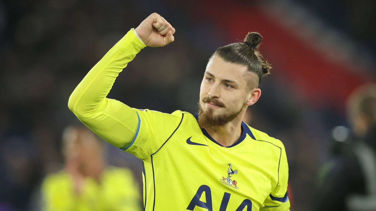 Tottenham Hotspur se desparte de Thomas Frank după un parcurs dezamăgitor Tottenham Hotspur a decis să pună punct colaborării cu antrenorul Thomas Frank, în cadrul unei săptămâni tumultoase pentru clubul londonez