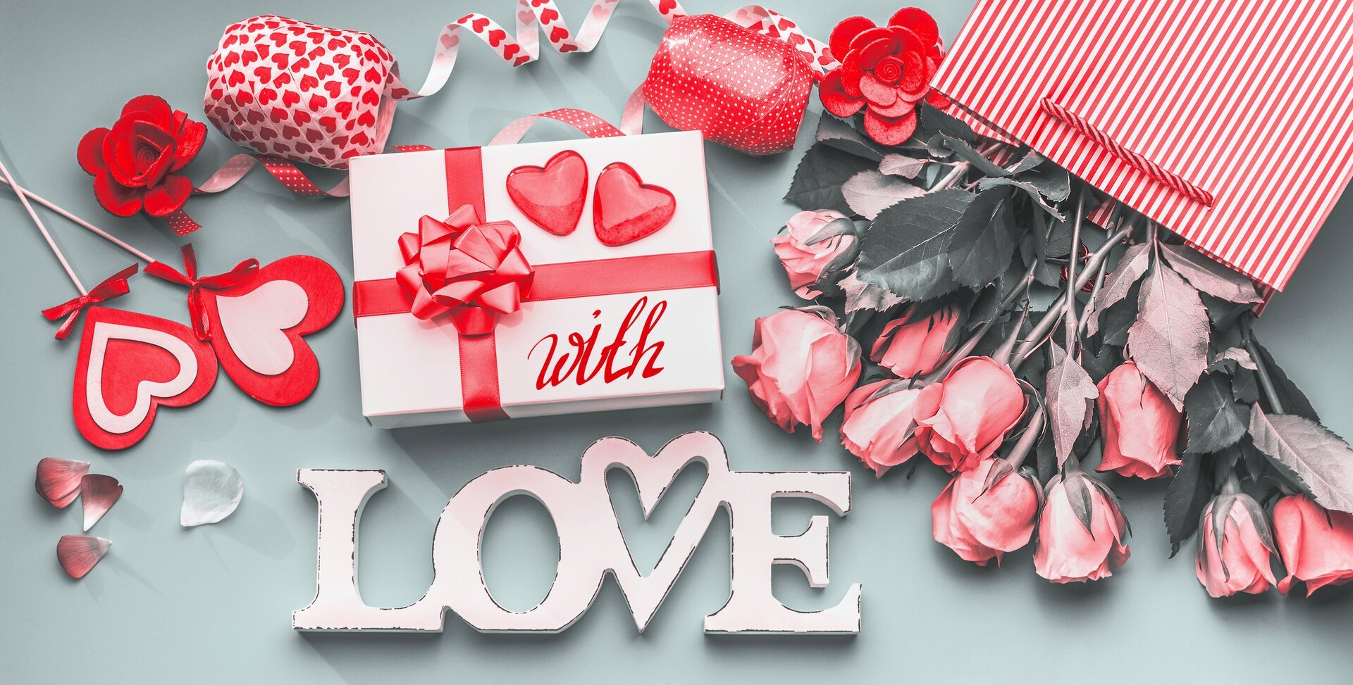 Valentine’s Day 2026: Îndrăgostiții se pregătesc de sărbătoare Valentine’s Day, sărbătoarea care celebrează dragostea, se apropie cu pași repezi, iar românii își pregătesc urările și cadourile pentru persoanele dragi