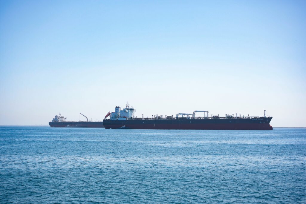 Marea Britanie și statele scandinave și baltice analizează planuri de confiscare a tancurilor petroliere ale Rusiei, inclusiv pentru a combate economia de război a Kremlinului Tensiunile geopolitice din Europa continuă să escaladeze odată cu posibilitatea ca statele occidentale să se angajeze în măsuri dure împotriva Rusiei, în contextul războiului din Ucraina