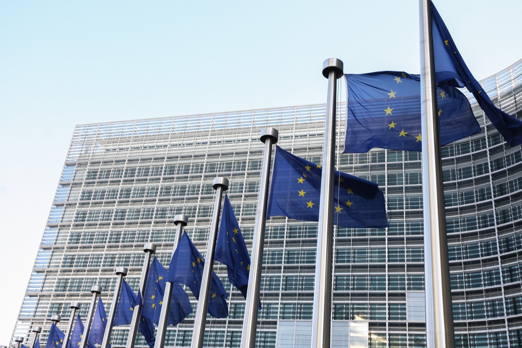 Uniunea Europeană ia în calcul noi surse de finanțare pentru sectorul apărării, pe fondul epuizării fondurilor inițiale și al creșterii necesităților în domeniu, în contextul evoluțiilor geopolitice recente