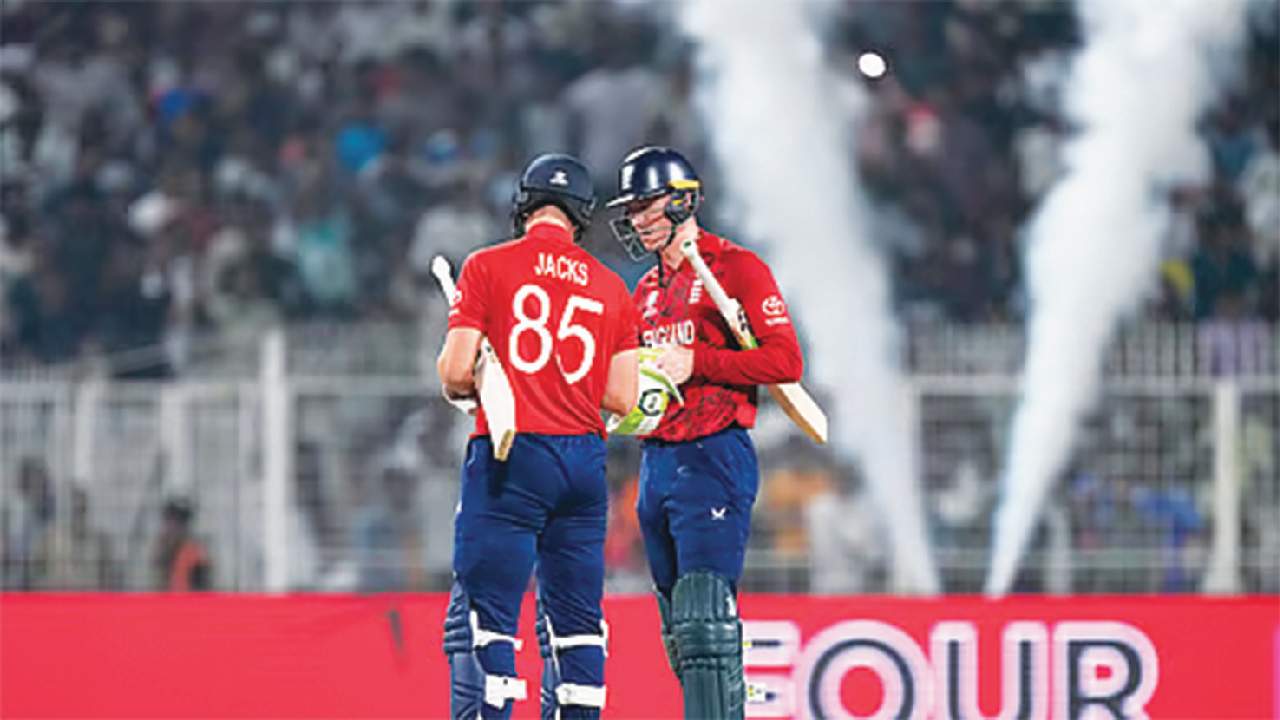 Rivalitatea sportivă se mută pe noul teren: Anglia contra Italiei în T20 World Cup Anglia, cu două titluri de campioană mondială la activ, va încerca să-și asigure locul în Super Eights în confruntarea cu Italia, debutanta la Cupa Mondială T20, în ultimul meci din grupa C, programat pentru luni