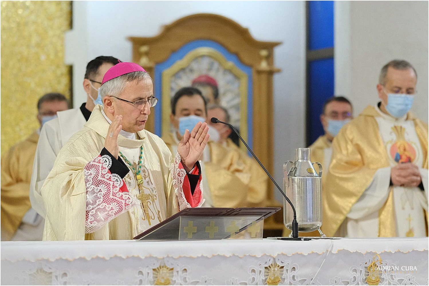 Episcop romano-catolic de Iași, în centrul unui scandal de proporții: suspectat de nedenunțare în cazul agresiunii sexuale asupra unei minore Un eveniment șocant zguduie de câteva zile din sânul Bisericii Romano-Catolice din România, mai precis din Arhdiocesele de Iași