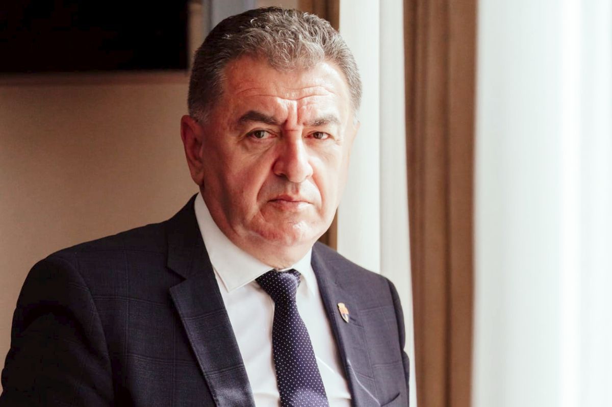 În suspans: Apel urgent pentru a detalia planurile ascunse