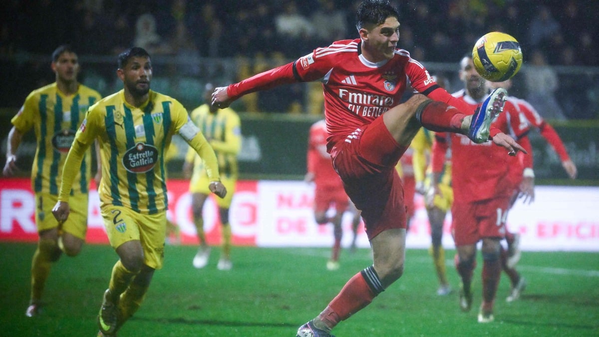 Benfica se poticnește în Liga Portugaliei, după o săptămână de triumf în Champions League Benfica a cedat, duminică, al șaptelea egal în ediția 2025/26 a I Liga portugheză, remizând 0-0 cu Tondela, într-un meci din cadrul etapei a 20-a