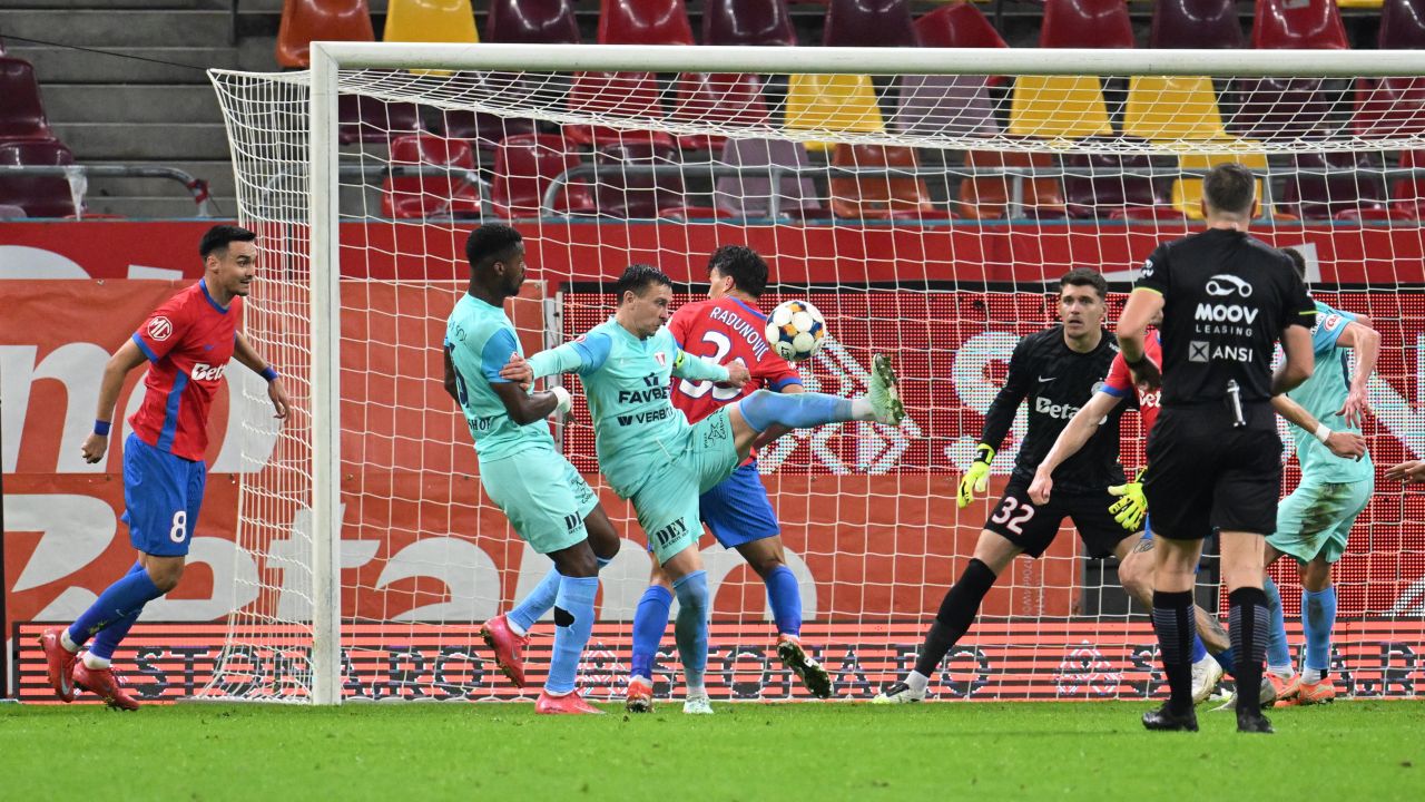 FCSB în criză: Presiunea crește înainte de etapa a 27-a Formația FCSB se află într-o situație deloc antreprenorială înaintea meciului din etapa a 27-a din SuperLiga României