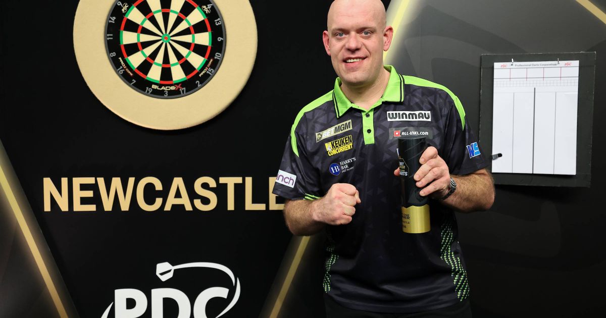 Michael van Gerwen stârnește controverse la debutul sezonului 2026 în Premier League Darts Michael van Gerwen a deschis sezonul 2026 al Premier League Darts cu o victorie dominantă, însă un moment neprevăzut a captat atenția fanilor și a comentatorilor imediat după meciul de la Newcastle