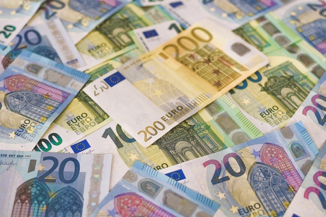 Guvernul pregătește un pachet masiv de relansare economică cu un buget de un miliard de euro, vizând revitalizarea investițiilor strategice și sprijinirea companiilor locale să investească mai mult, cu scopul de a schimba fundamental structura economiei românești