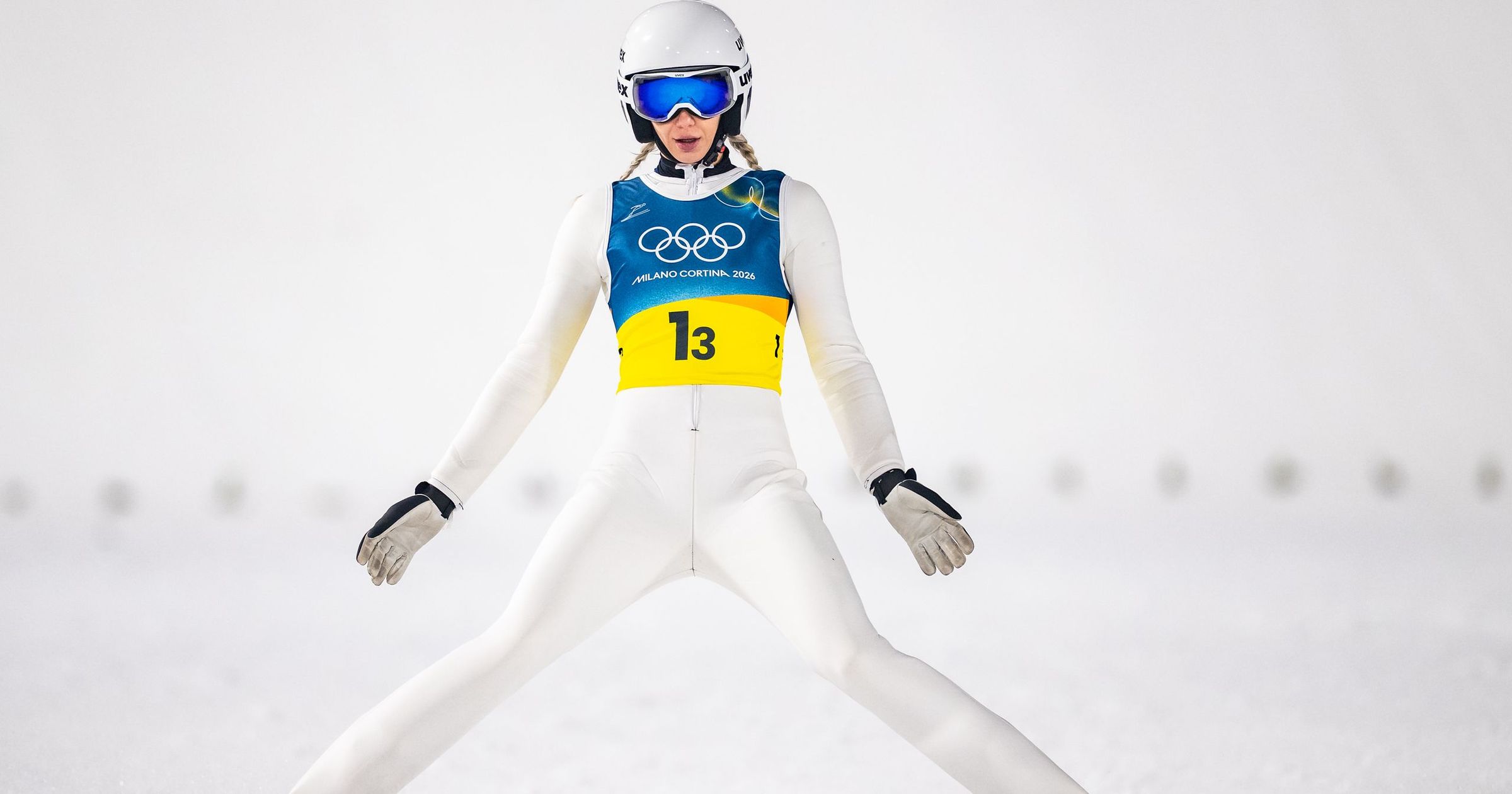 Domen Prevc, campion olimpic pe trambulina mare la Milano-Cortina! Slovenul Domen Prevc a reușit o prestație fabuloasă în manșa a doua, obținând medalia de aur la proba de sărituri cu schiurile de pe trambulina mare, în cadrul Jocurilor Olimpice de iarnă de la Milano-Cortina