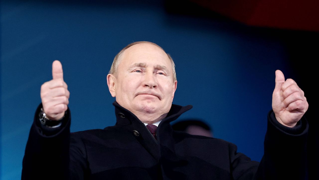 Putin și Legătura Sa cu Fotbalul: Pasiune și Zvonuri Vladimir Putin, președintele Rusiei, continuă să fascineze nu doar prin deciziile sale politice, ci și prin legătura sa profundă cu sportul, în special cu fotbalul