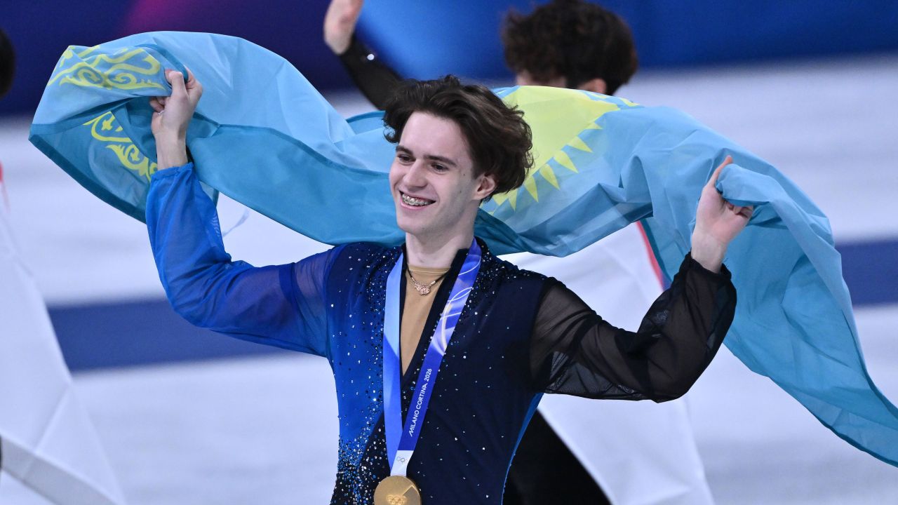 Mikhail Shaidorov cucerește aurul la patinaj artistic la Jocurile Olimpice Milano-Cortina 2026 Mikhail Shaidorov a devenit, fără îndoială, eroul zilei la Jocurile Olimpice de iarnă Milano-Cortina 2026, după ce a obținut medalia de aur în proba de patinaj artistic, program liber