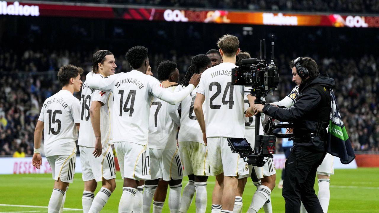 Înfruntare dramatică în etapa 24: Echipele se luptă pentru suprematie Într-o atmosferă electrizantă, cele două rivale din campionatul intern s-au întâlnit în etapa a 24-a, în cadrul unui meci care a avut toate ingredientele unui duel spectaculos