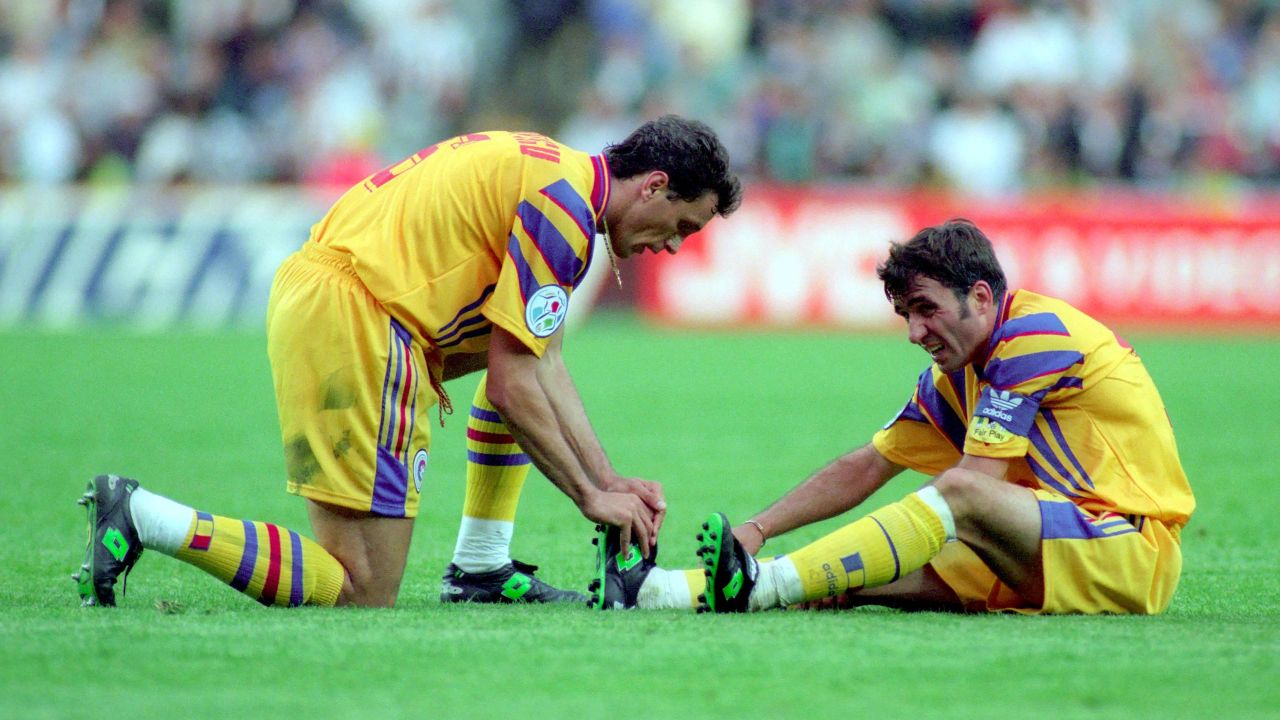 Gheorghe Popescu îi transmite urări de La Mulți Ani lui Gheorghe Hagi Gheorghe Hagi, una dintre cele mai strălucitoare legende ale fotbalului românesc, împlinește joi 61 de ani