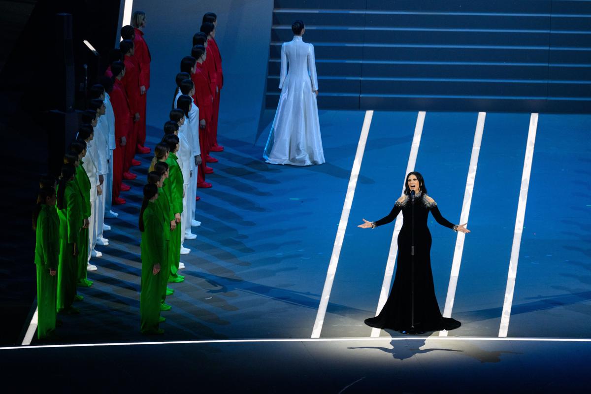 Laura Pausini încântă publicul la San Siro cu imnul național în deschiderea Olimpiadei de Iarnă Laura Pausini a dat startul festivităților pentru Jocurile Olimpice de Iarnă Milano-Cortina 2026 cântând imnul național italian la stadionul San Siro din Milano